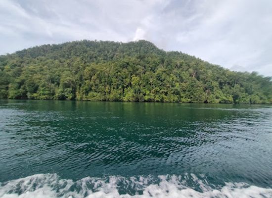 indonesia/raja-ampat/landmark/kali-biru-blue-river-raja-ampat