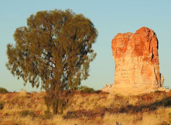 australia/outback/landmark/chambers-pillar