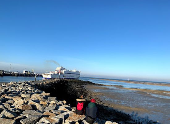 france/normandy-beaches/landmark/lighthouse-of-ouistreham