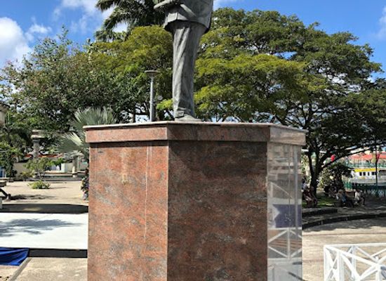 barbados/bridgetown/landmark/errol-walton-barrow-statue