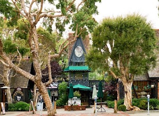 california/laguna-beach/landmark/laguna-lumberyard-mall