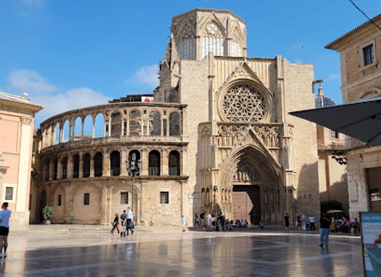 spain/valencia/l-eixample/landmark/placa-de-la-verge