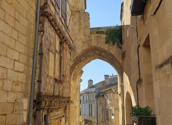 france/aquitaine/landmark/porte-de-la-cadene