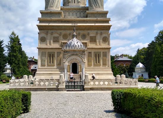 romania/arges/landmark/curtea-de-arges-monastery