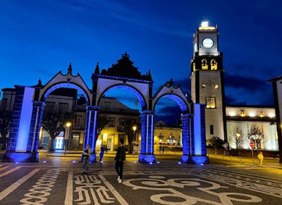 portugal/azores/landmark/portas-da-cidade