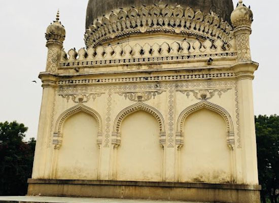 india/eastern-india/landmark/tomb-of-mohammad-quli-qutub-shah