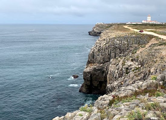 portugal/peniche/landmark/cave-furninha
