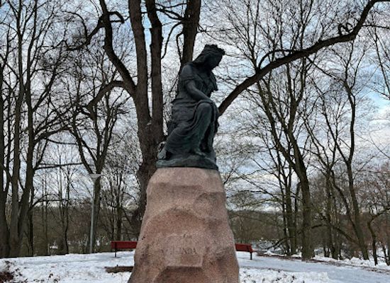 estonia/laane-viru-county/landmark/linda-monument