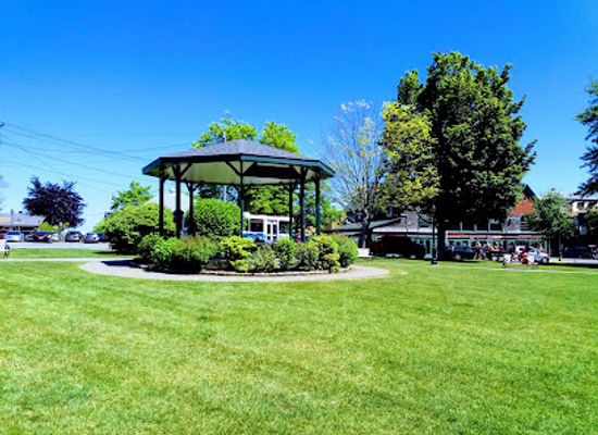 maine/bar-harbor/landmark/village-green