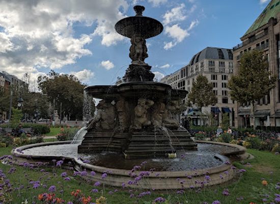 germany/dusseldorf/konigsallee/landmark/schalenbrunnen-auf-dem-corneliusplatz