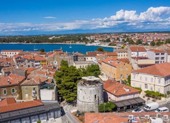 croatia/porec/landmark/torre-rotonda-caffe-bar-cocktails