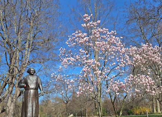 germany/leipzig/zentrum-sud/landmark/clara-zetkin-memorial