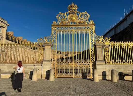 france/versailles/chateau-de-versailles/landmark/royal-courtyard