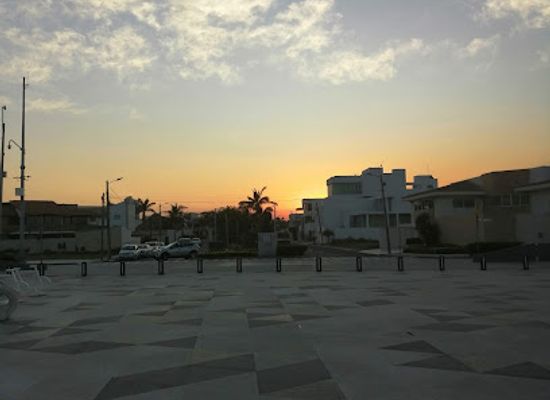 mexico/veracruz/landmark/plaza-dorada