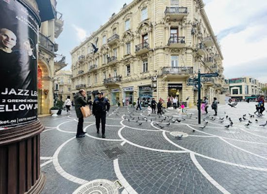 azerbaijan/baku/nizami-street/landmark/liberty-square-baku