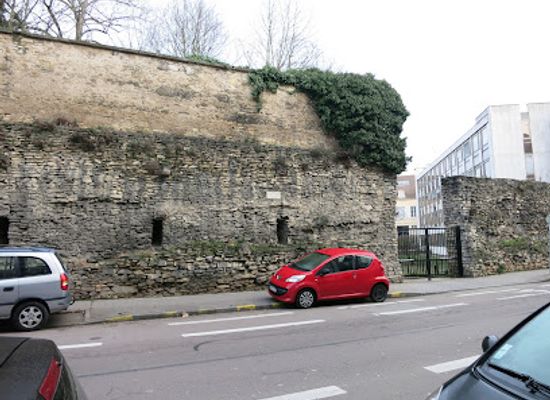 france/dijon/landmark/vestiges-du-mur-d-enceinte-de-dijon