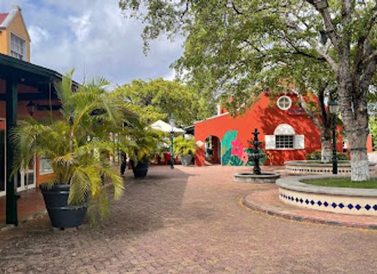 curacao/groot-kwartier/landmark/bloempot-shopping-center