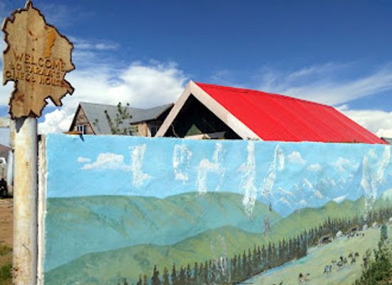 mongolia/lake-khovsgol/landmark/saraa-s-guesthouse-tourguide