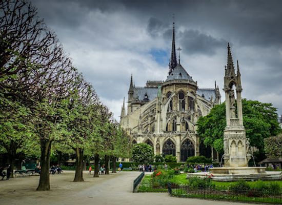 france/paris/landmark/fontaine-de-la-vierge
