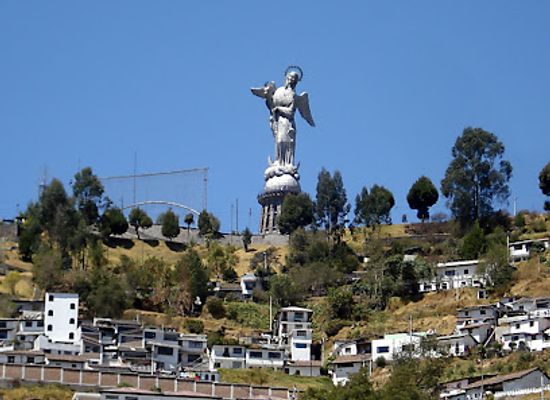 ecuador/oriente/landmark/virgin-of-the-panecillo