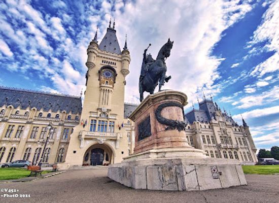 romania/iasi/landmark/the-equestrian-statue-of-stephen-the-great