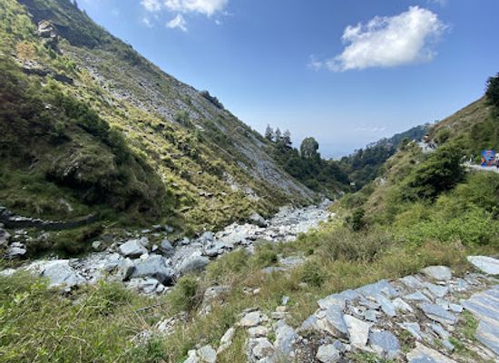 india/mcleodganj/landmark/bhagsunag-waterfall
