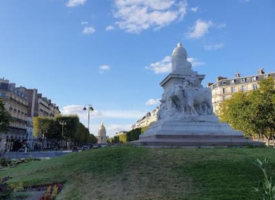 france/ile-de-france/landmark/pl-de-breteuil