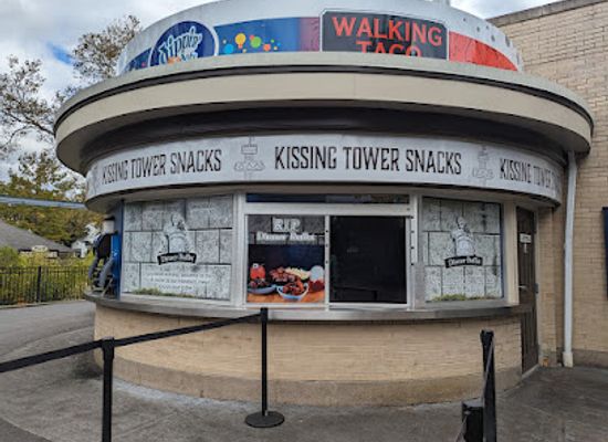 pennsylvania/hershey/landmark/kissing-tower-snacks
