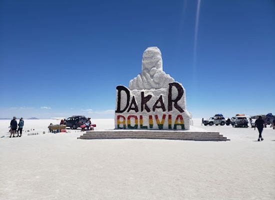 bolivia/salar-de-uyuni/landmark/plaza-de-las-banderas-uyuni