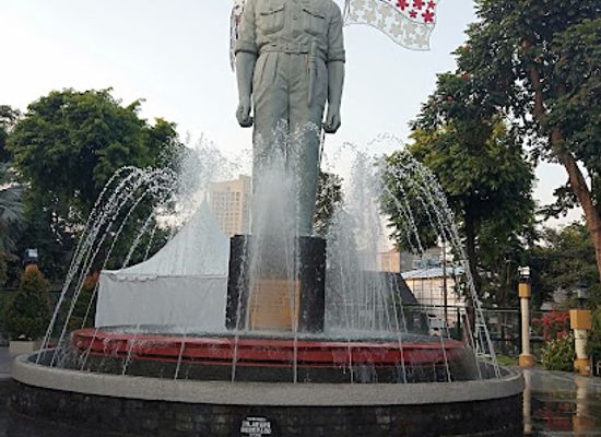 indonesia/surabaya/landmark/statue-of-gubernur-suryo