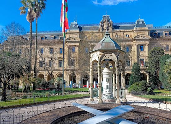 spain/san-sebastian/gros/landmark/gipuzkoa-plaza