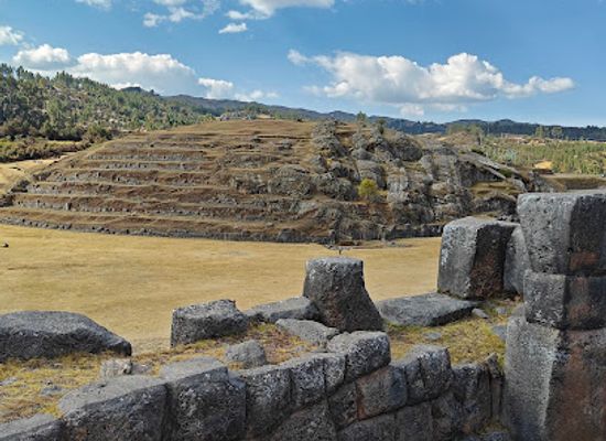peru/cusco/sacsayhuaman/landmark/colina-en-sacsayhuaman