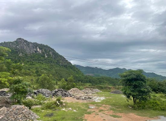 vietnam/southeast/landmark/vietnam-laos-border