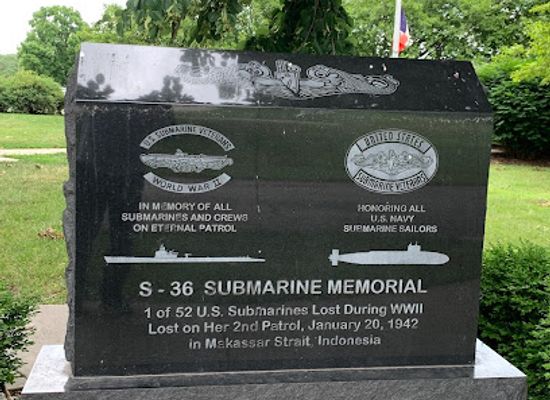 iowa/des-moines/east-village/landmark/s-36-submarine-memorial