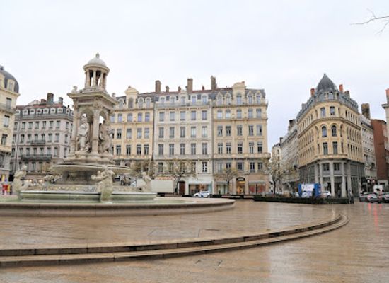 france/lyon/landmark/fontaine-des-jacobins