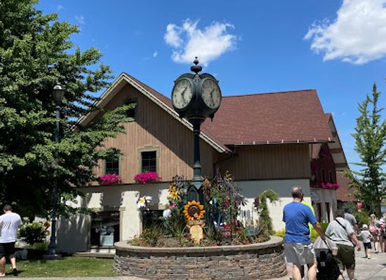 michigan/frankenmuth/landmark/cherry-republic-frankenmuth