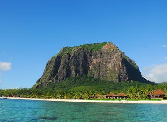 mauritius/pointe-aux-piments/landmark/le-morne