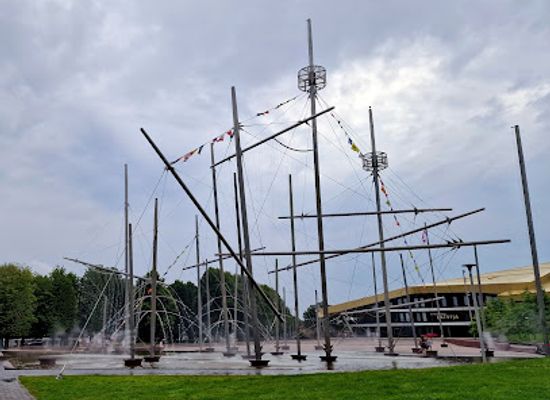 latvia/ventspils/landmark/fregate-whale-fountain