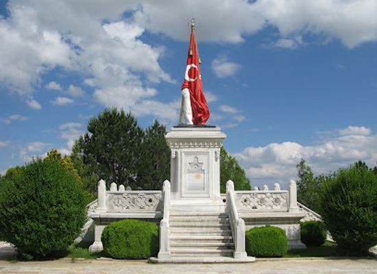 turkiye/troad/landmark/soldiers-martyrs-monument-sancaktar