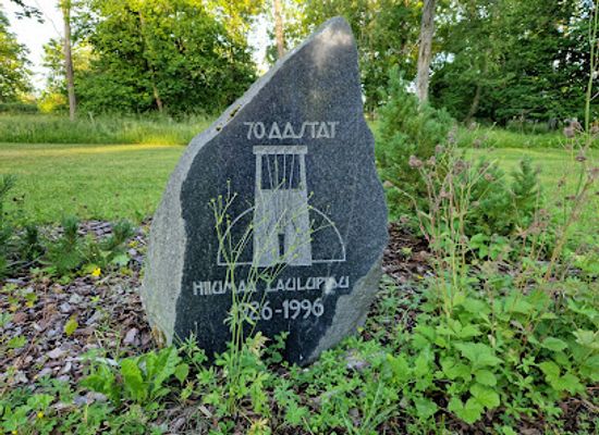 estonia/hiiumaa/landmark/skulptuur-70-aastat-hiiumaa-laulupidu