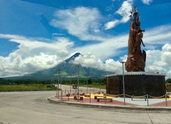 philippines/legazpi/embarcadero-de-legazpi/landmark/giant-statue-of-nuestra-senora-de-salvacion