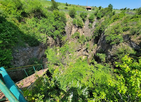 bulgaria/sredna-gora/landmark/garvanitsa-cave
