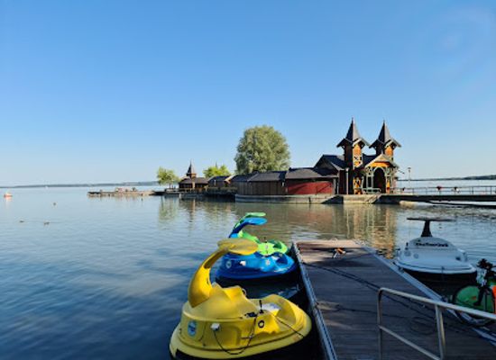 hungary/lake-balaton/landmark/municipal-beach
