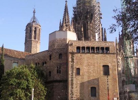 spain/barcelona/landmark/placa-de-garriga-i-bachs-carrer-del-bisbe