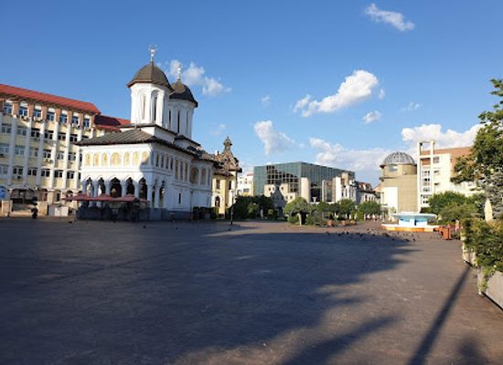 romania/targu-jiu/landmark/piata-revolutiei