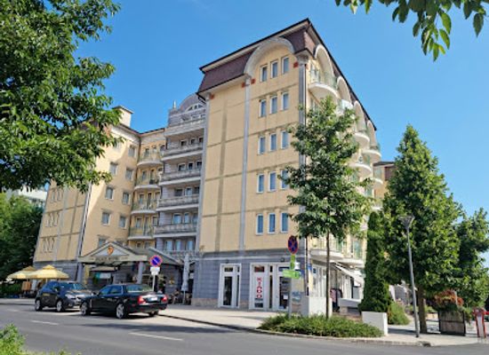 hungary/western-transdanubia/landmark/hotel-palace-heviz