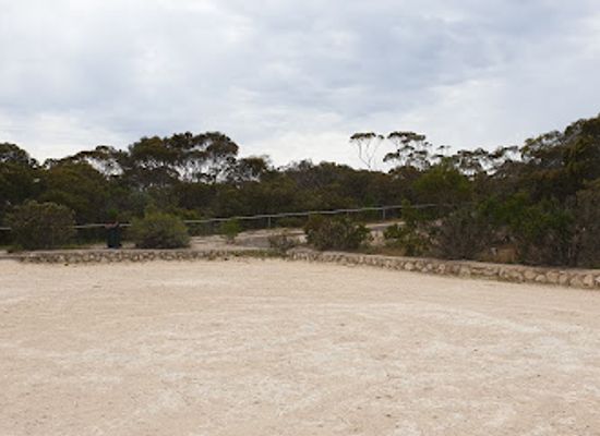 australia/coorong/landmark/meningie-hill-lookout