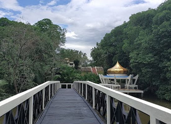 brunei/tutong/landmark/royal-tomb-of-sultan-husin-kamaluddin