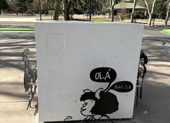 argentina/mendoza/landmark/monumento-a-mafalda