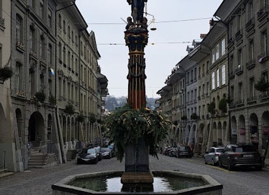 switzerland/bern/landmark/gerechtigkeitsbrunnen